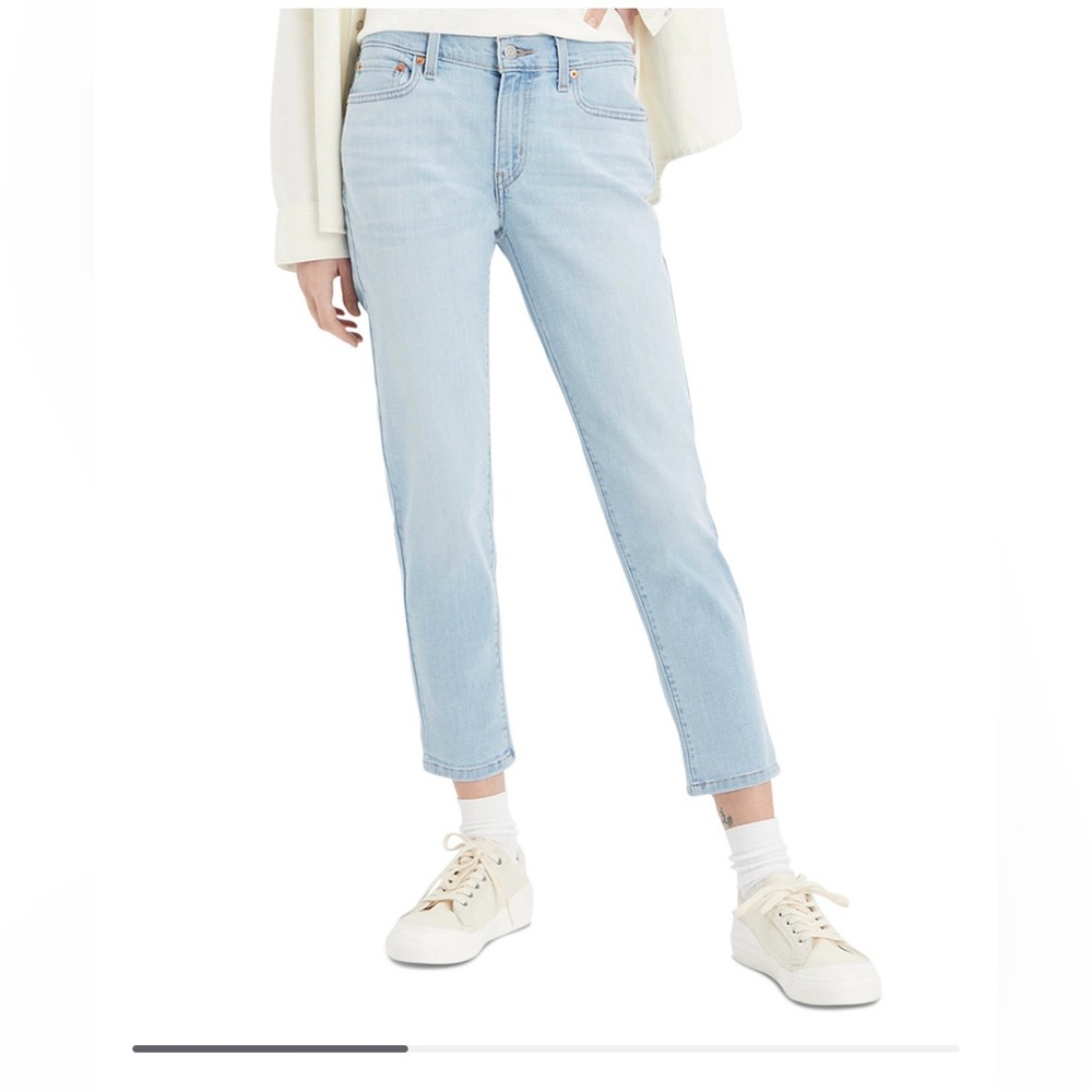 Levi’s Light Wash Denim Boyfriend Jeans Size 33